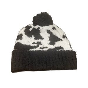 Unbranded Cow Print Beanie Womens OS Black White Excellent Fuzzy Pom‎ Pom Hat